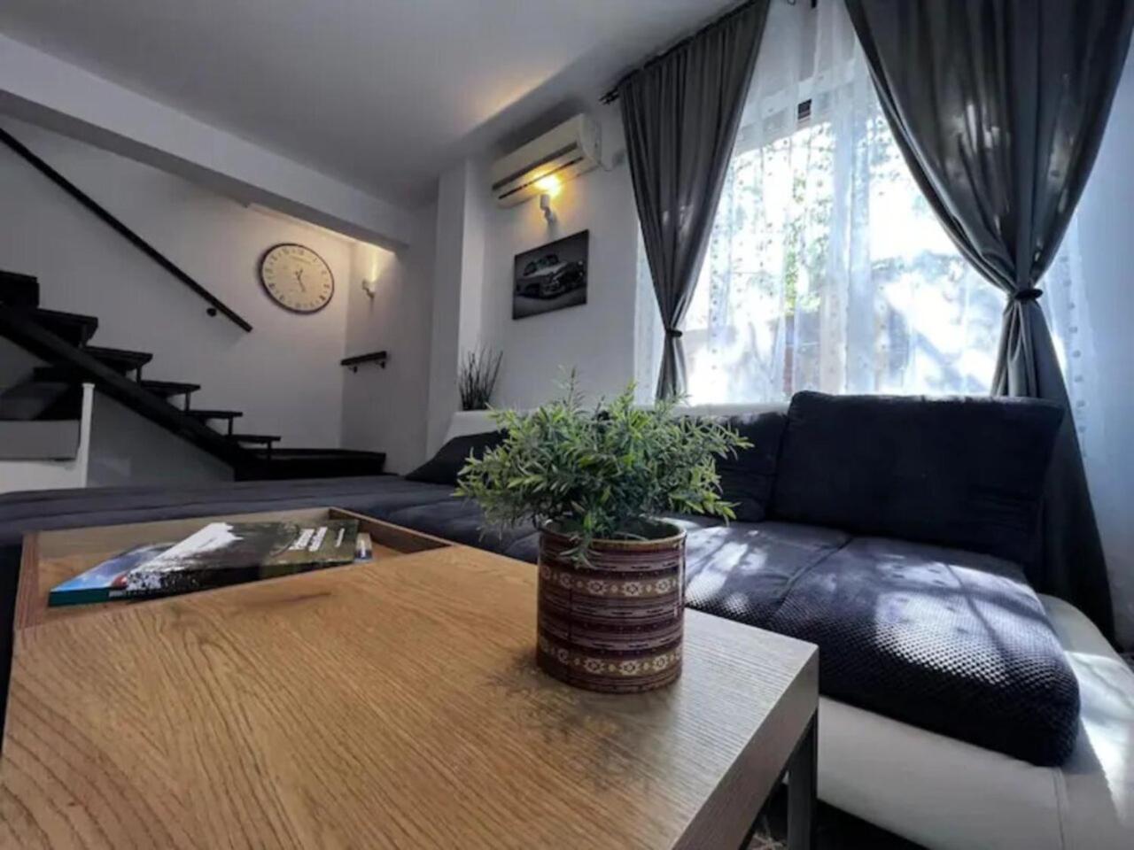 Vila Luminoasa Cu Curte Privata Бухарест Экстерьер фото