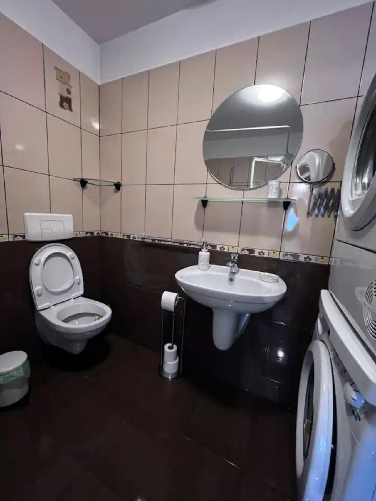 Vila Luminoasa Cu Curte Privata Бухарест Экстерьер фото